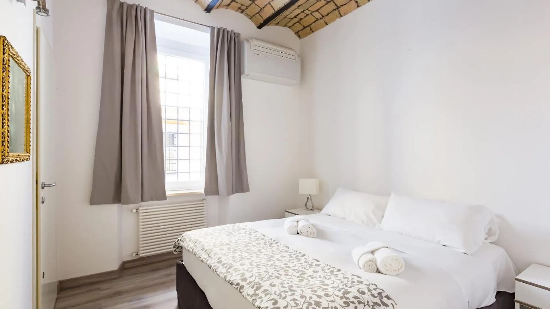 Via Dei Cappellari Private Apartment Rome Italy